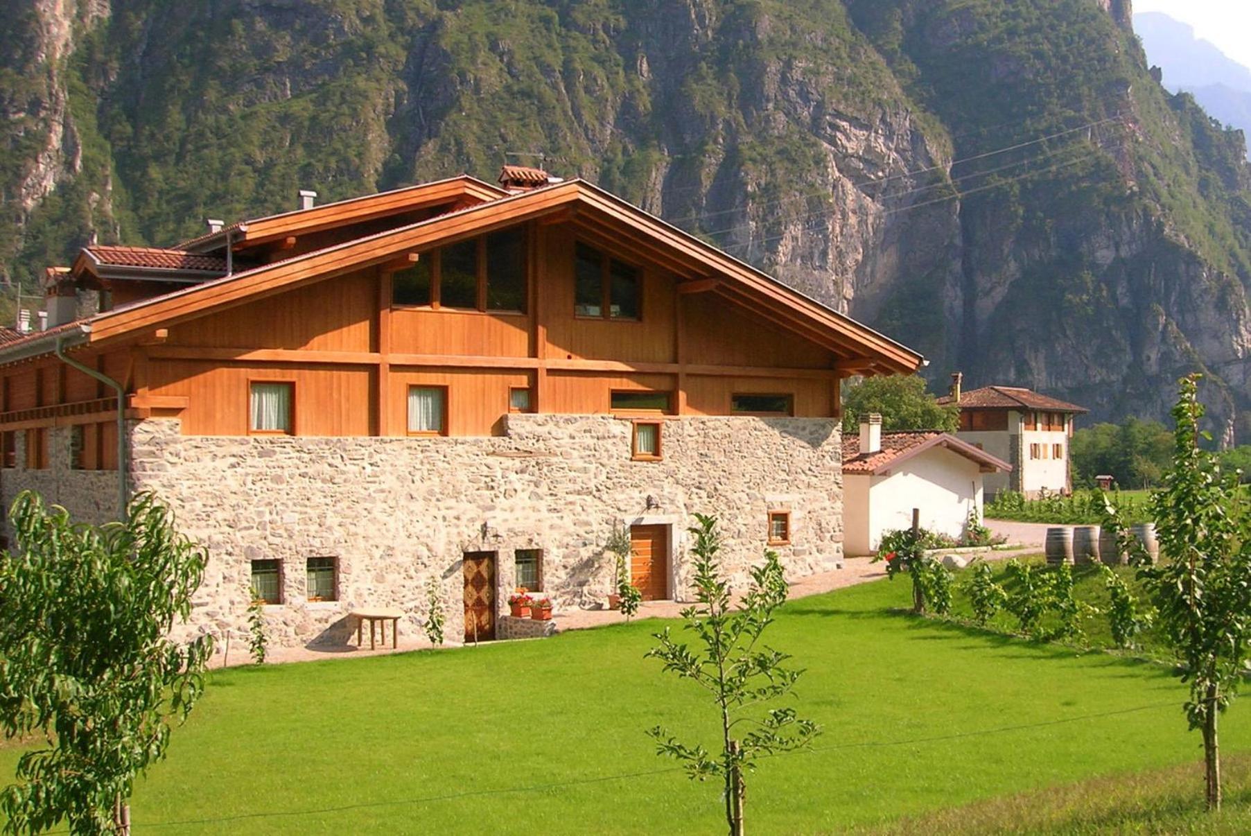 Locanda Borgo Chiese Castel Condino Exteriör bild