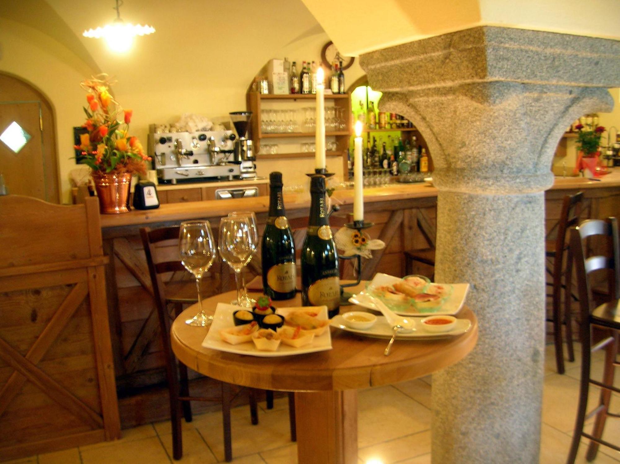 Locanda Borgo Chiese Castel Condino Exteriör bild