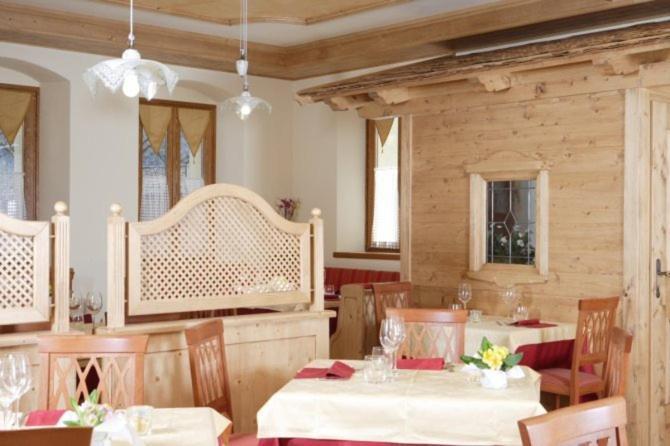 Locanda Borgo Chiese Castel Condino Exteriör bild